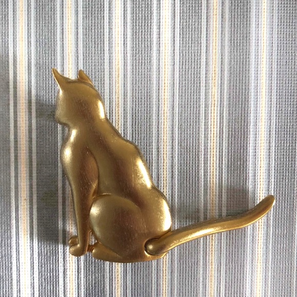 JJ Brushed Goldtone Cat With Movable Tail Brooch - Picture 2 of 5
